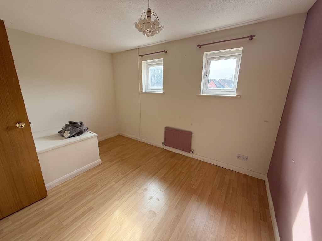 Lot: 6 - END-TERRACE HOUSE FOR IMPROVEMENT - Bedroom with two windows to front aspect